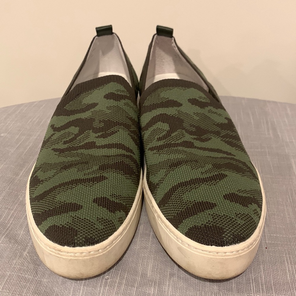 Banana Republic Women’s Sz. 11 Slip-on shoes - Camoflauge